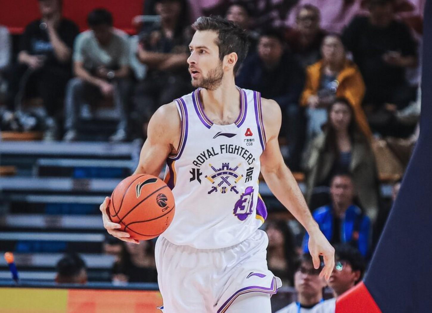 开云体育-中国官网登录入口-官方：北控取消外援托马斯-基兹林克的注册；赛季场均仅4.3分